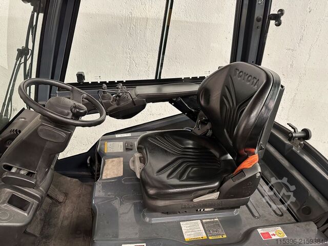 Elektro 4 Rad-Stapler Toyota 8FBM16T - FREIHUB-MAST !!!