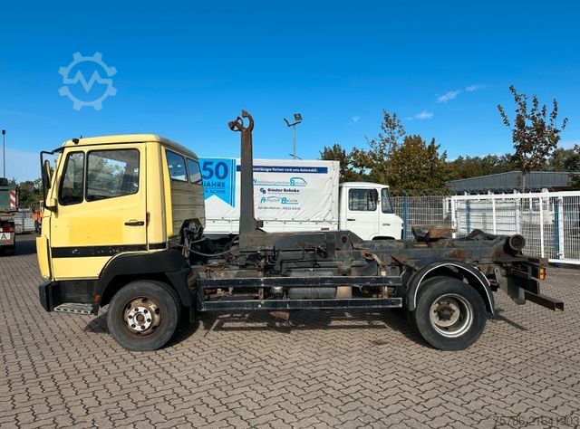 Transporter mit Kipper MERCEDES-BENZ 814 BB Abrollkipper/ Meiller City Haken/ 2x AHK