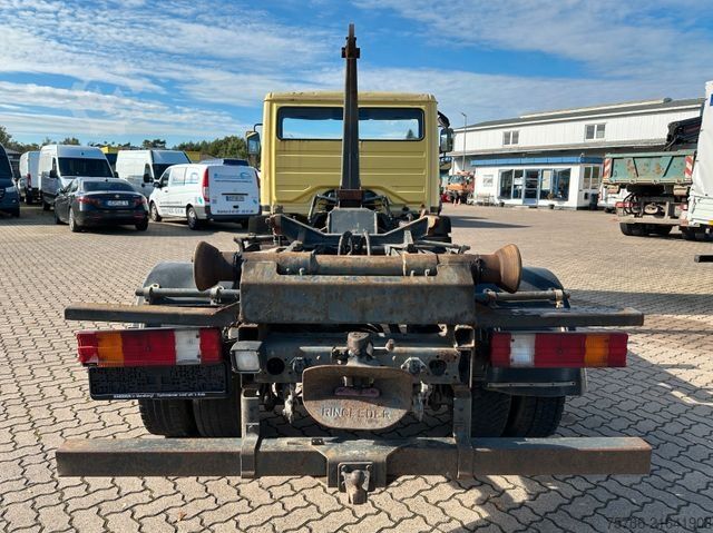Transporter mit Kipper MERCEDES-BENZ 814 BB Abrollkipper/ Meiller City Haken/ 2x AHK