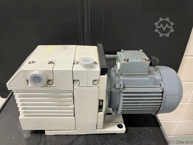 Vacuum pump Leybold D4B