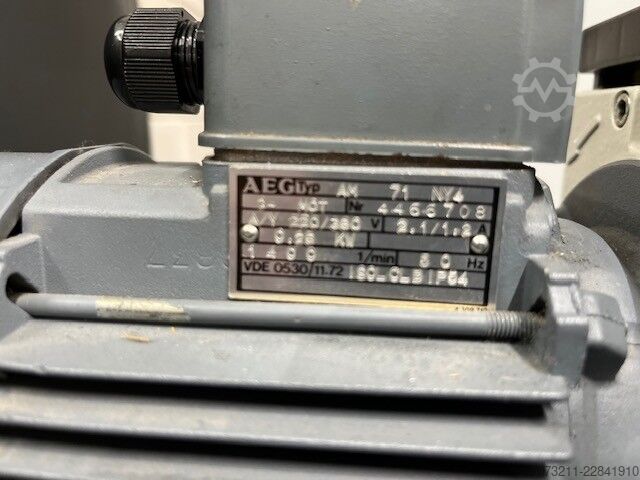 Vacuum pump Leybold D4B