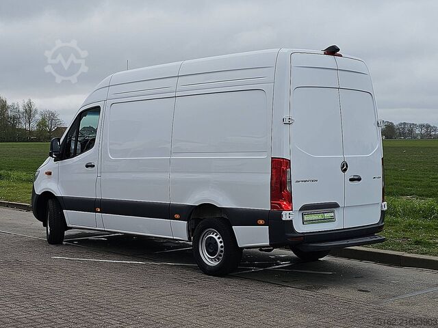 High-roof van MERCEDES-BENZ SPRINTER 317 L2H2 RWD Mbux10
