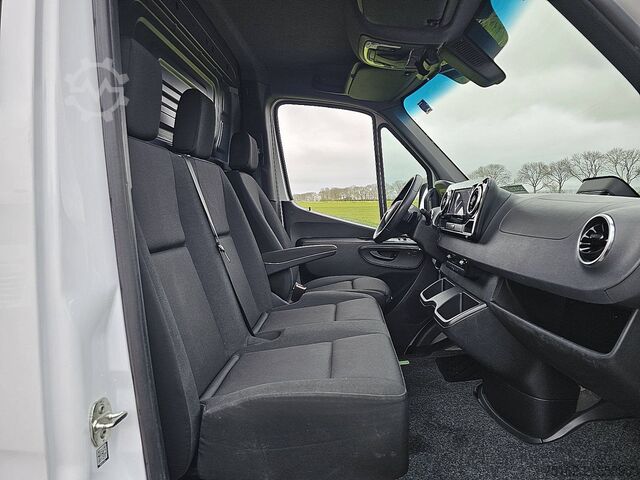 High-roof van MERCEDES-BENZ SPRINTER 317 L2H2 RWD Mbux10