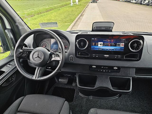 High-roof van MERCEDES-BENZ SPRINTER 317 L2H2 RWD Mbux10