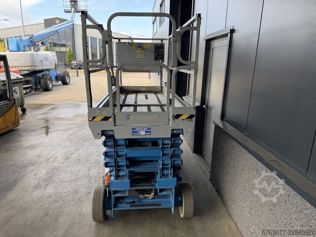 JLG 2646ES scissor lift, scissor work platform, year 2006 / 970 hours, 10m working height JLG 2646ES schaarlift schaar hoogwerker 2006 / 970uur 10mtr werkhoogte