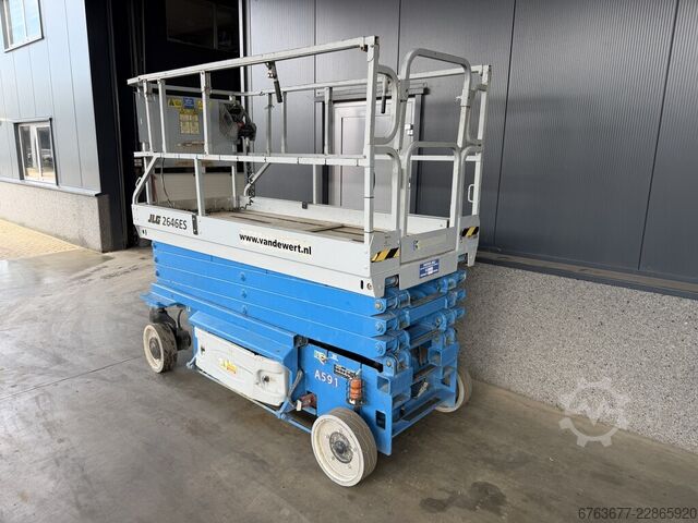 JLG 2646ES scissor lift, scissor work platform, year 2006 / 970 hours, 10m working height JLG 2646ES schaarlift schaar hoogwerker 2006 / 970uur 10mtr werkhoogte