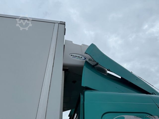 Kühlkoffer-LKW VOLVO FM330 6x2*4 Carrier Supra 1050 Nordic