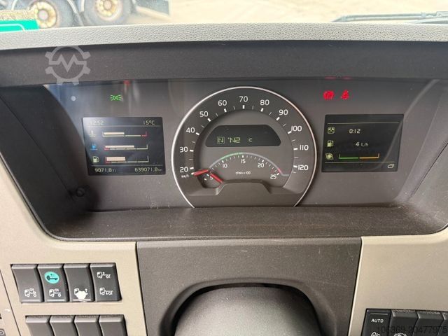 Kühlkoffer-LKW VOLVO FM330 6x2*4 Carrier Supra 1050 Nordic