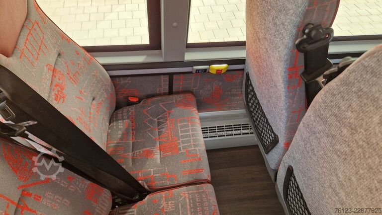Stadtbus MERCEDES-BENZ Heckniederflur Sprinter 517 / 4 er Bestuhlung