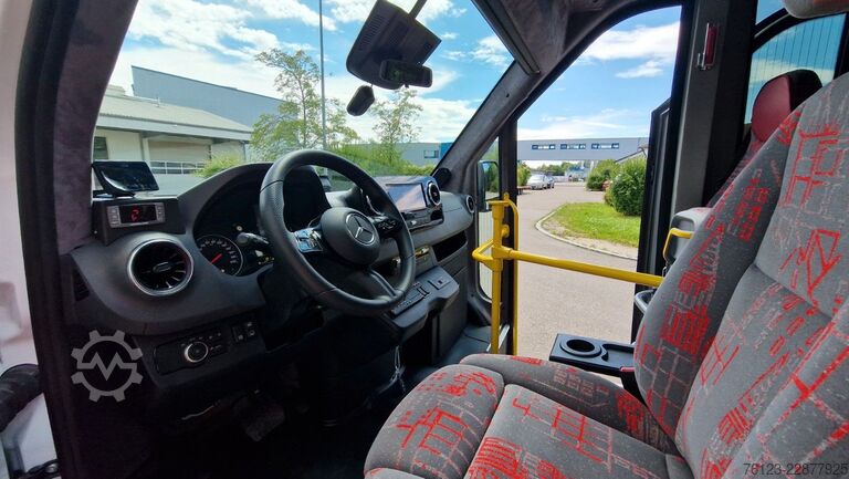 Stadtbus MERCEDES-BENZ Heckniederflur Sprinter 517 / 4 er Bestuhlung