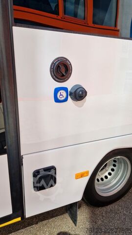 Stadtbus MERCEDES-BENZ Heckniederflur Sprinter 517 / 4 er Bestuhlung