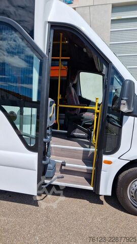 Stadtbus MERCEDES-BENZ Heckniederflur Sprinter 517 / 4 er Bestuhlung