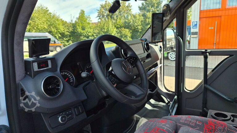 Stadtbus MERCEDES-BENZ Heckniederflur Sprinter 517 / 4 er Bestuhlung