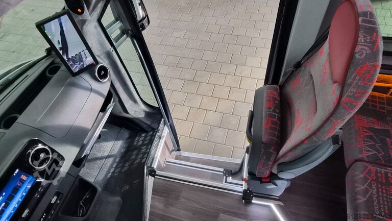 Stadtbus MERCEDES-BENZ Heckniederflur Sprinter 517 / 4 er Bestuhlung
