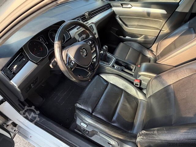 Kleinbus VW Passat Variant 1.6 TDI 88 KW Motorschaden.....