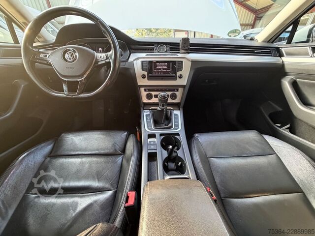 Kleinbus VW Passat Variant 1.6 TDI 88 KW Motorschaden.....