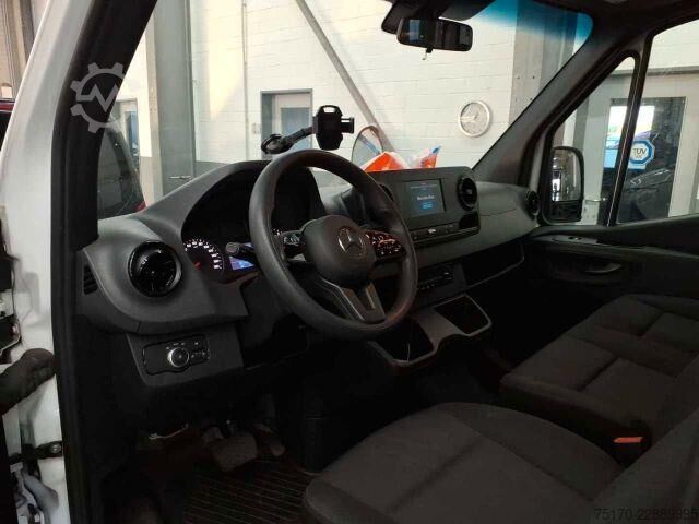 Ambulance Mercedes-Benz Sprinter 215 CDI 9G Krankentransport