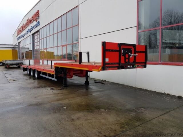 Low loader semitrailer Möslein STO 3 Schwebheim  3 Achs Satteltieflader Plato