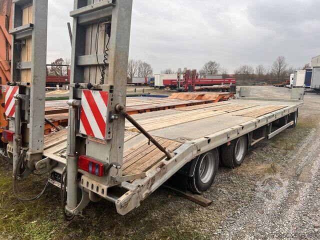 Low loader trailer Möslein TO 3 F Schwebheim  3 Achs Tiefladeranhänger 9 m Ladefläche