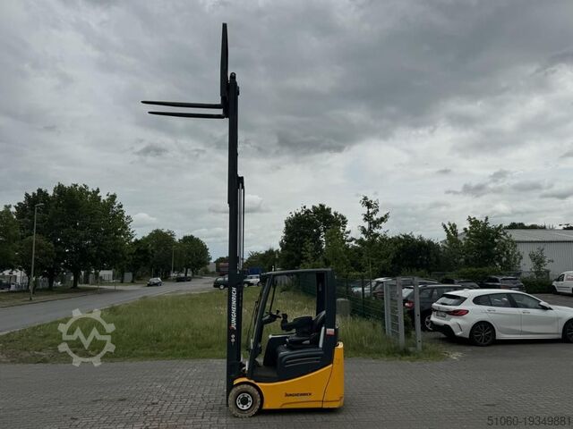 Electric 3-wheel forklift Jungheinrich EFG213