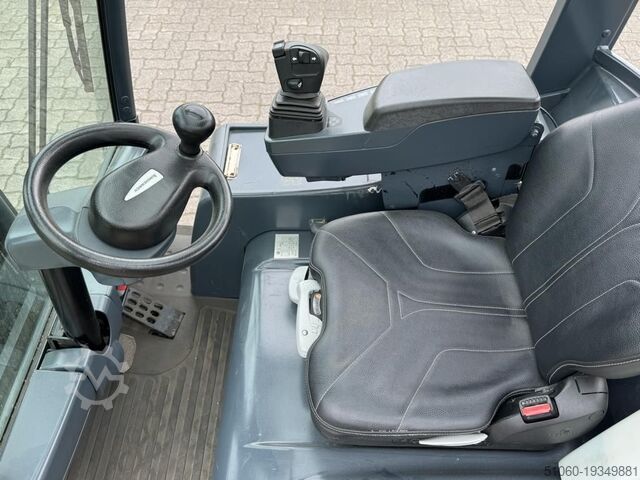 Electric 3-wheel forklift Jungheinrich EFG213