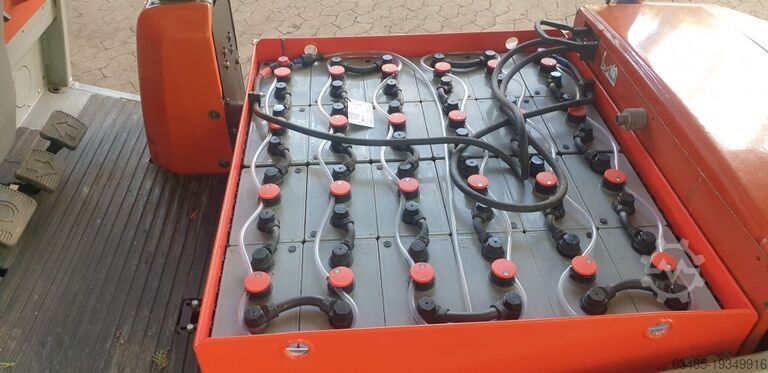 Electric 3-wheel forklift BT C3E160