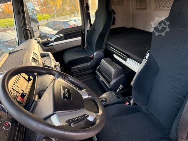 Schwerlast LKW/SZM MAN TGX 26.440 6x2 mit HMF 3000-K5 Kran Top Zustand
