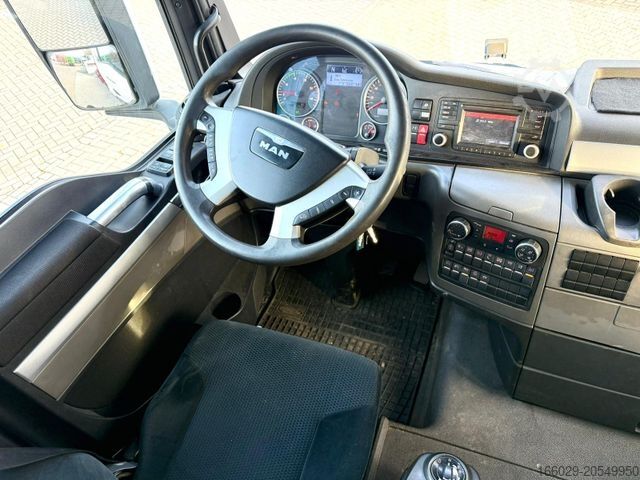 Schwerlast LKW/SZM MAN TGX 26.440 6x2 mit HMF 3000-K5 Kran Top Zustand
