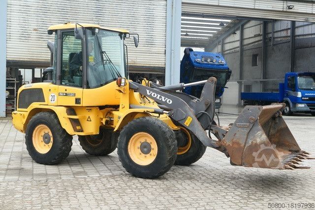 Wheel loader VOLVO L30G, 4+1 Schaufel, Palettengabel, Hydr. S.W.S.