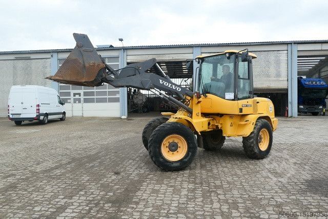 Wheel loader VOLVO L30G, 4+1 Schaufel, Palettengabel, Hydr. S.W.S.