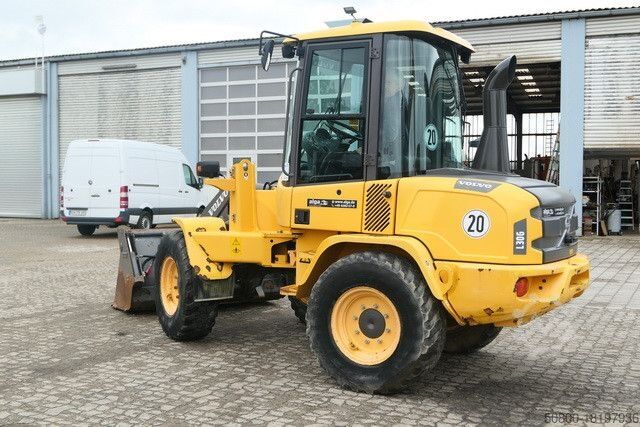 Wheel loader VOLVO L30G, 4+1 Schaufel, Palettengabel, Hydr. S.W.S.