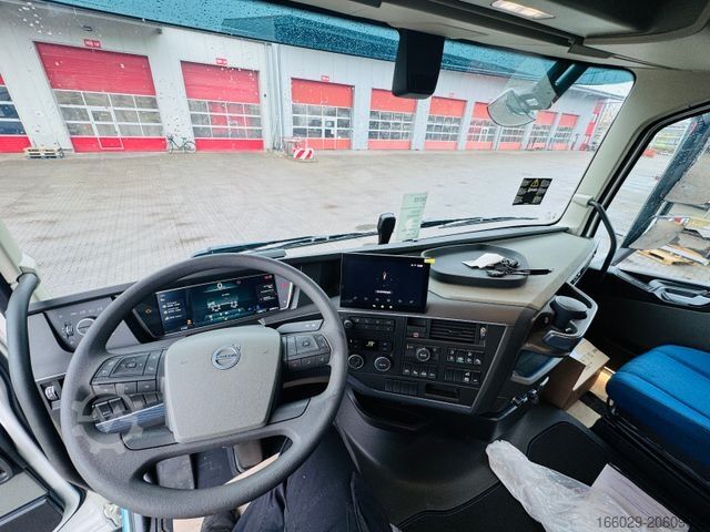 Special purpose truck VOLVO FH 500 8x4 Kran F710 RA2.27 Jib & Winde Sofort