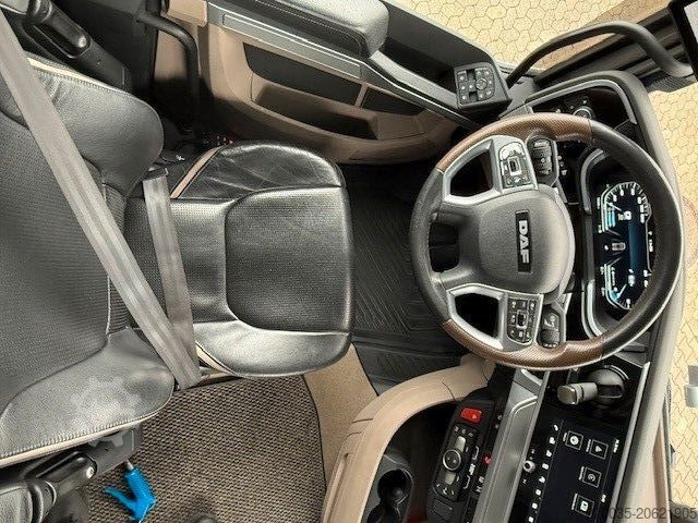 Standard tractor unit DAF XG+ 530 NGD ACC+Intarder+ALU+Leder+2Tanks+TOP