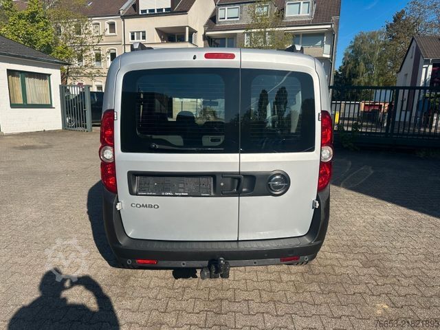 Kleinbus OPEL Combo 70kw * 5-Sitze * Klima * 107016 km * PDC