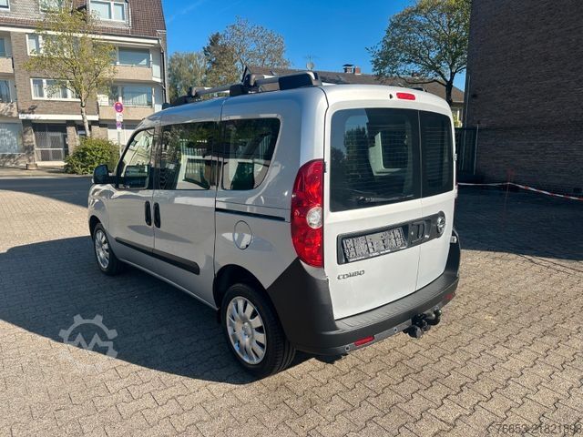 Kleinbus OPEL Combo 70kw * 5-Sitze * Klima * 107016 km * PDC