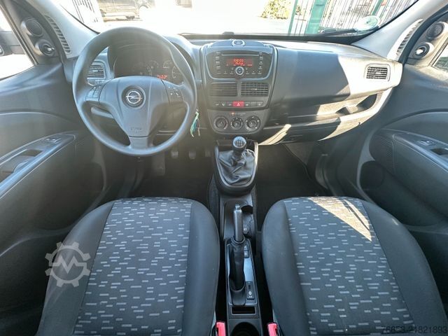 Kleinbus OPEL Combo 70kw * 5-Sitze * Klima * 107016 km * PDC