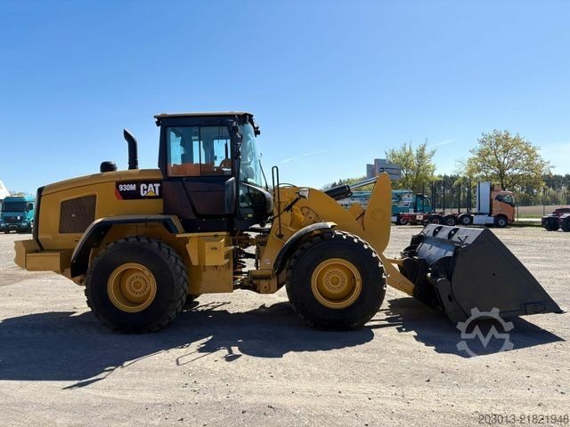 Wheel loader CATERPILLAR 930M Radlader mit Schaufel 2.090 BTH