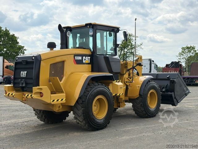 Wheel loader CATERPILLAR 930M Radlader mit Schaufel 2.090 BTH