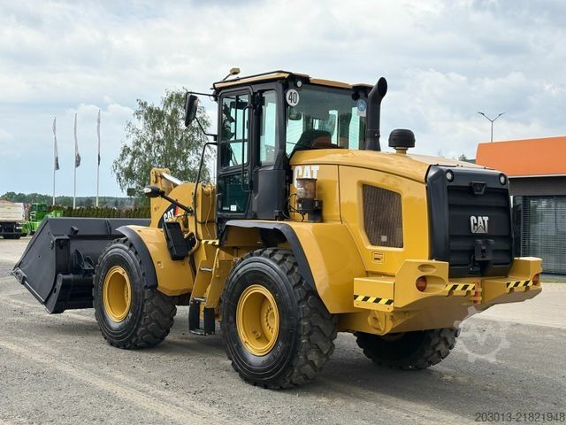 Wheel loader CATERPILLAR 930M Radlader mit Schaufel 2.090 BTH