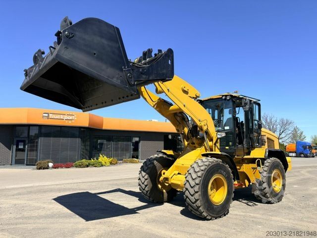 Wheel loader CATERPILLAR 930M Radlader mit Schaufel 2.090 BTH