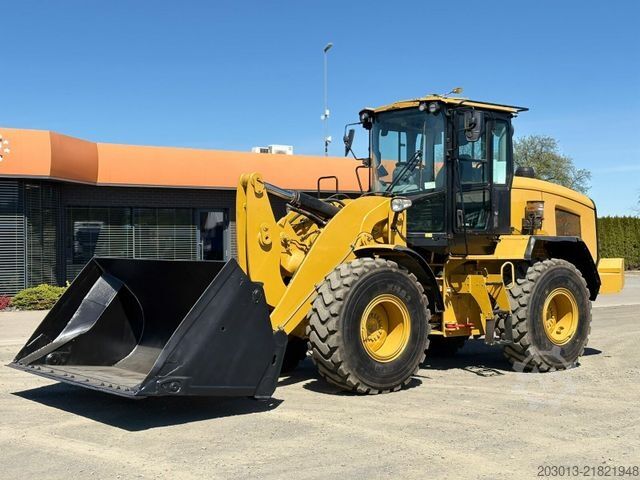 Wheel loader CATERPILLAR 930M Radlader mit Schaufel 2.090 BTH