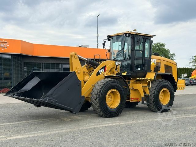 Wheel loader CATERPILLAR 930M Radlader mit Schaufel 2.090 BTH
