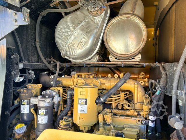 Wheel loader CATERPILLAR 930M Radlader mit Schaufel 2.090 BTH