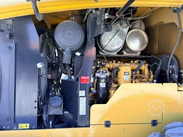 Wheel loader CATERPILLAR 930M Radlader mit Schaufel 2.090 BTH