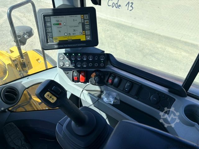 Wheel loader CATERPILLAR 930M Radlader mit Schaufel 2.090 BTH