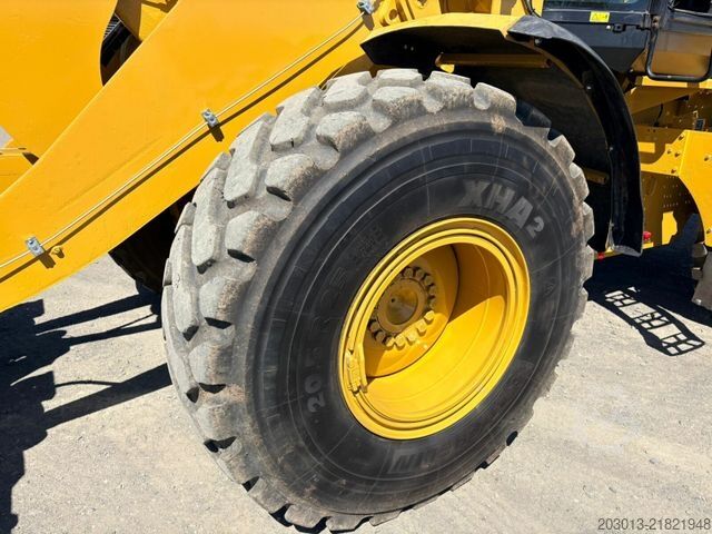 Wheel loader CATERPILLAR 930M Radlader mit Schaufel 2.090 BTH