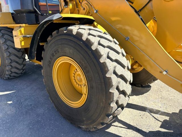 Wheel loader CATERPILLAR 930M Radlader mit Schaufel 2.090 BTH