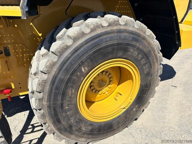 Wheel loader CATERPILLAR 930M Radlader mit Schaufel 2.090 BTH