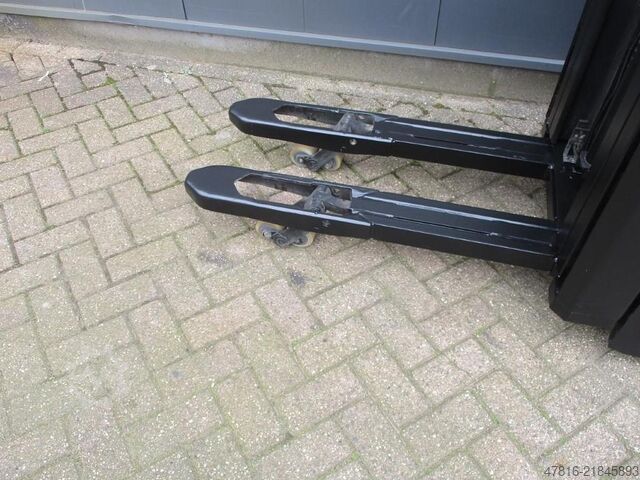 High lifting pallet truck TOYOTA SPE140L