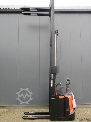 High lifting pallet truck TOYOTA SPE140L